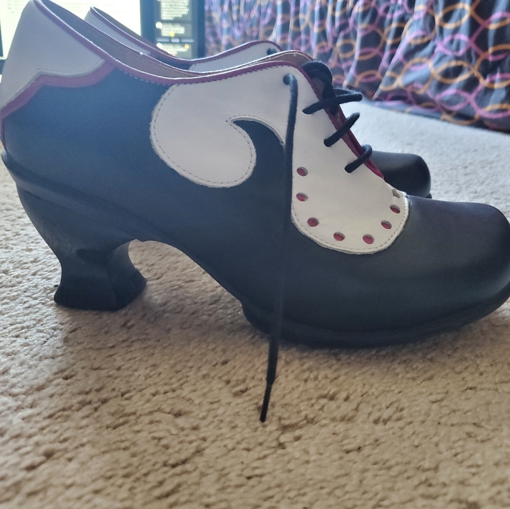 Fluevog Saddle Type shoe black pink white 7.5